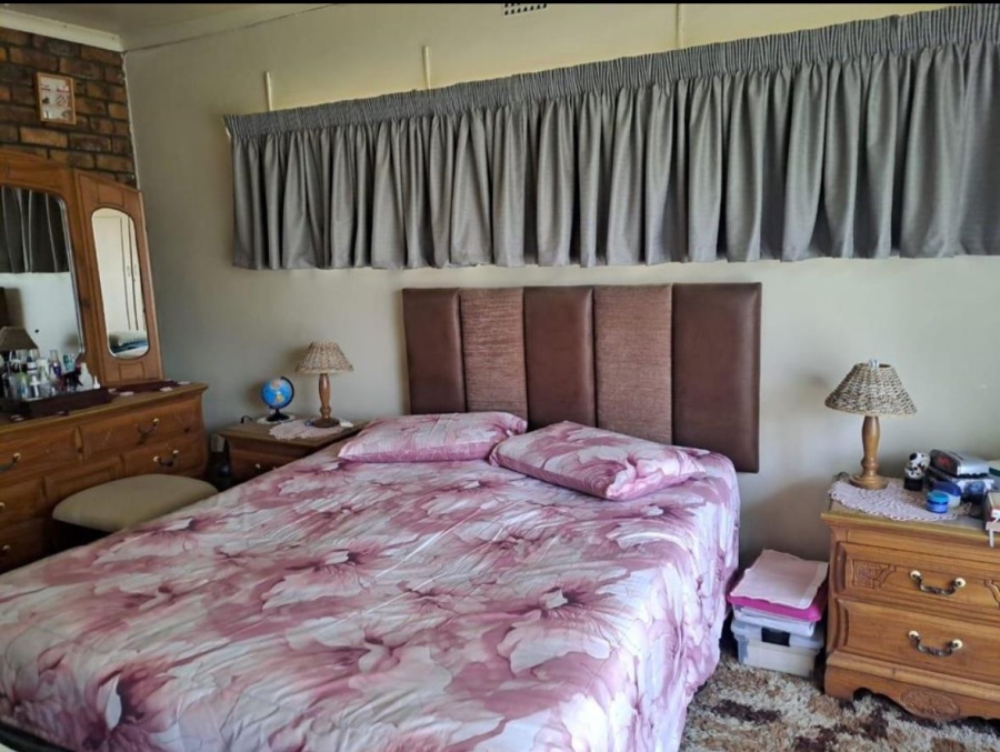 3 Bedroom Property for Sale in Dunnottar Gauteng