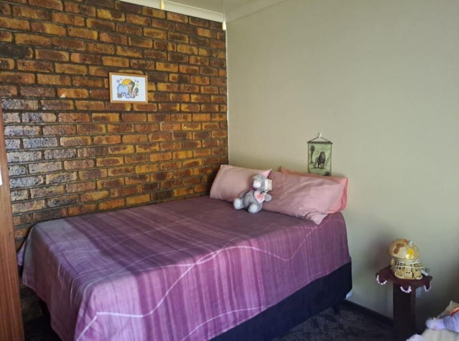3 Bedroom Property for Sale in Dunnottar Gauteng