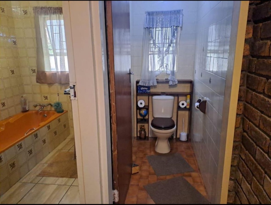 3 Bedroom Property for Sale in Dunnottar Gauteng