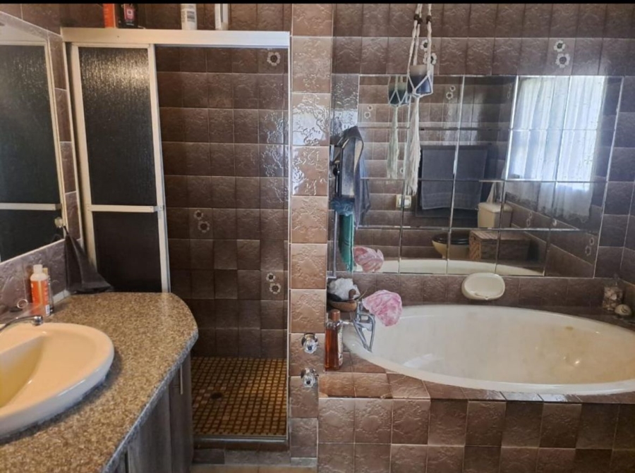 3 Bedroom Property for Sale in Dunnottar Gauteng