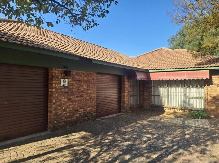 3 Bedroom Property for Sale in Dunnottar Gauteng