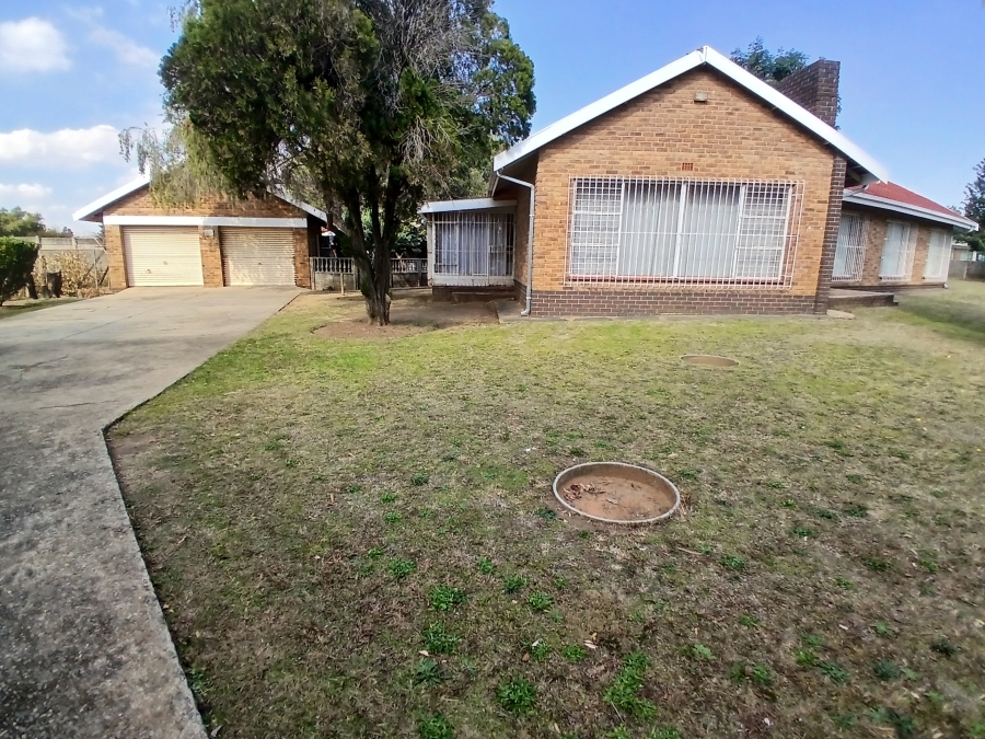 4 Bedroom Property for Sale in Dunnottar Gauteng