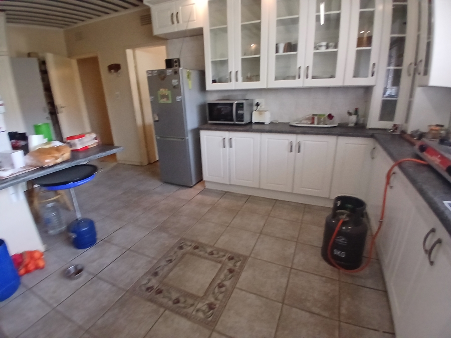4 Bedroom Property for Sale in Dunnottar Gauteng