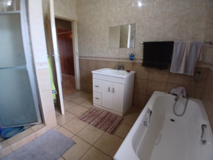 4 Bedroom Property for Sale in Dunnottar Gauteng