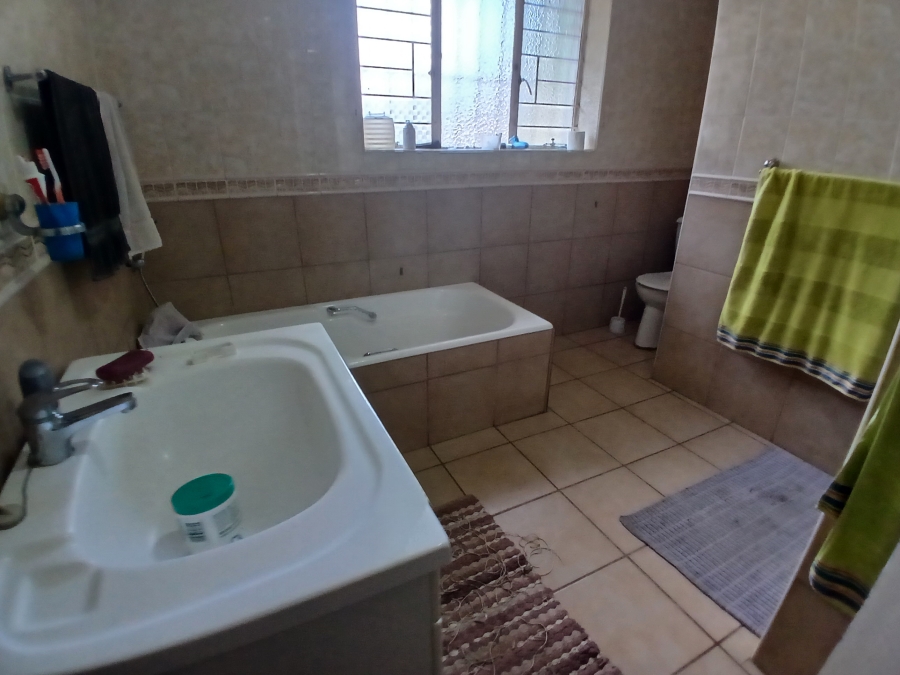 4 Bedroom Property for Sale in Dunnottar Gauteng