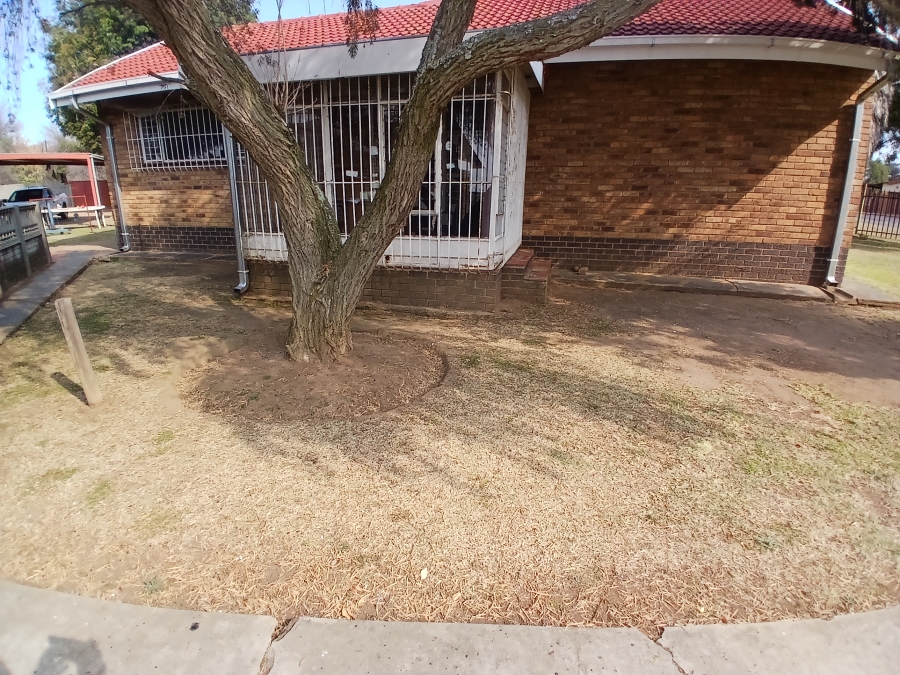 4 Bedroom Property for Sale in Dunnottar Gauteng