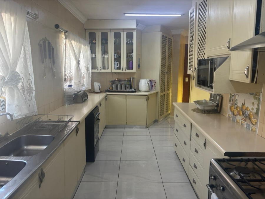 4 Bedroom Property for Sale in Albertsdal Gauteng