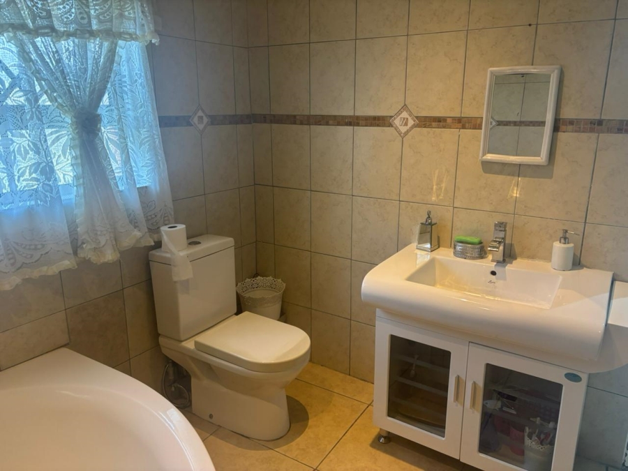 4 Bedroom Property for Sale in Albertsdal Gauteng