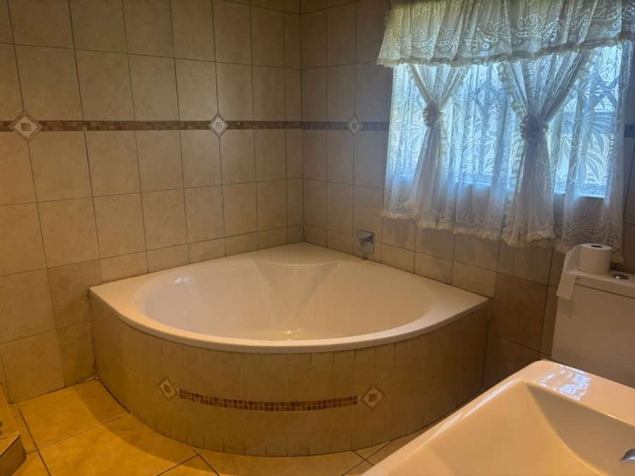 4 Bedroom Property for Sale in Albertsdal Gauteng