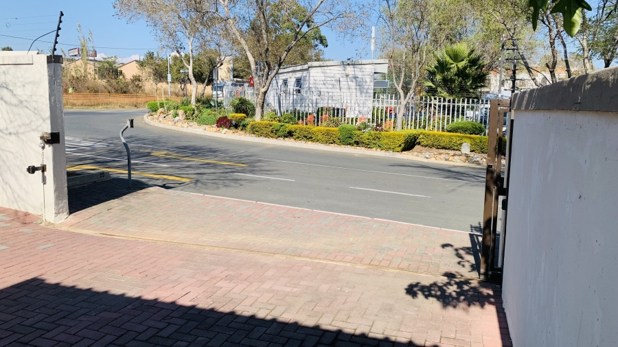 To Let Commercial Property for Rent in Noordwyk Gauteng