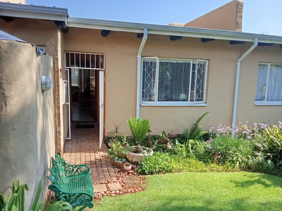 2 Bedroom Property for Sale in Roodekrans Gauteng