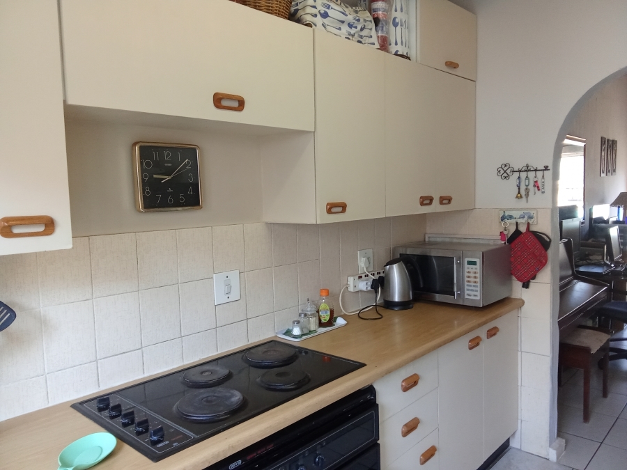 2 Bedroom Property for Sale in Roodekrans Gauteng