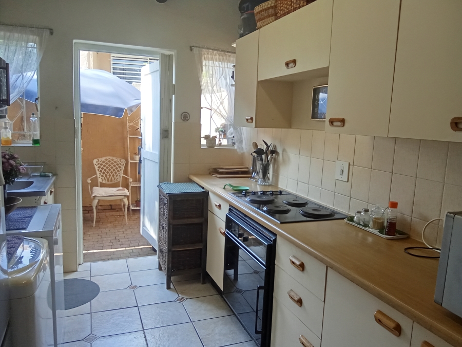 2 Bedroom Property for Sale in Roodekrans Gauteng