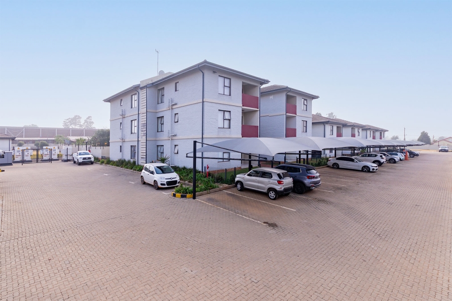 1 Bedroom Property for Sale in Norton Park Gauteng