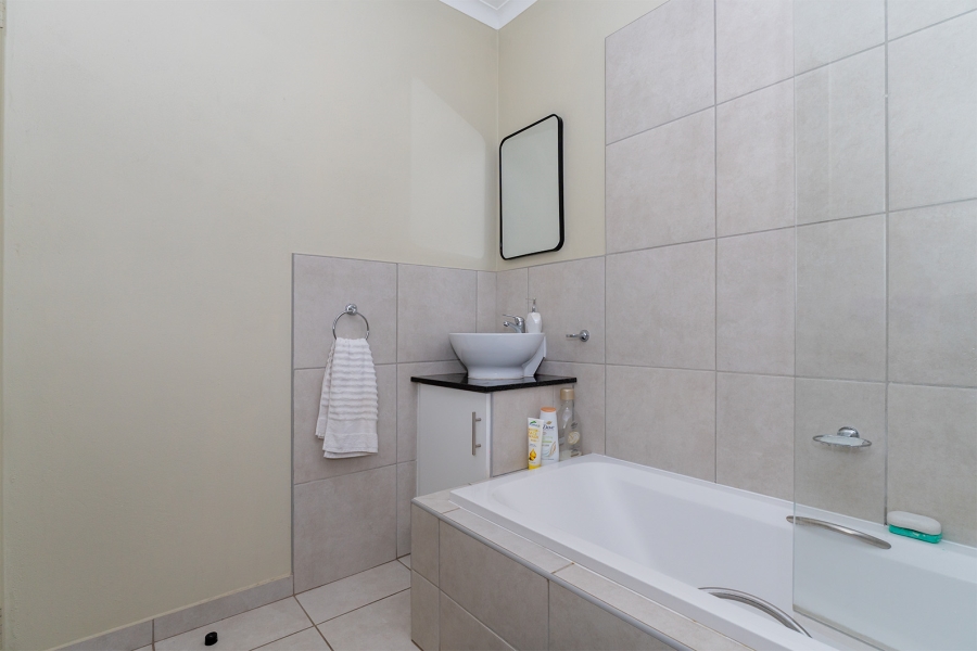 1 Bedroom Property for Sale in Norton Park Gauteng