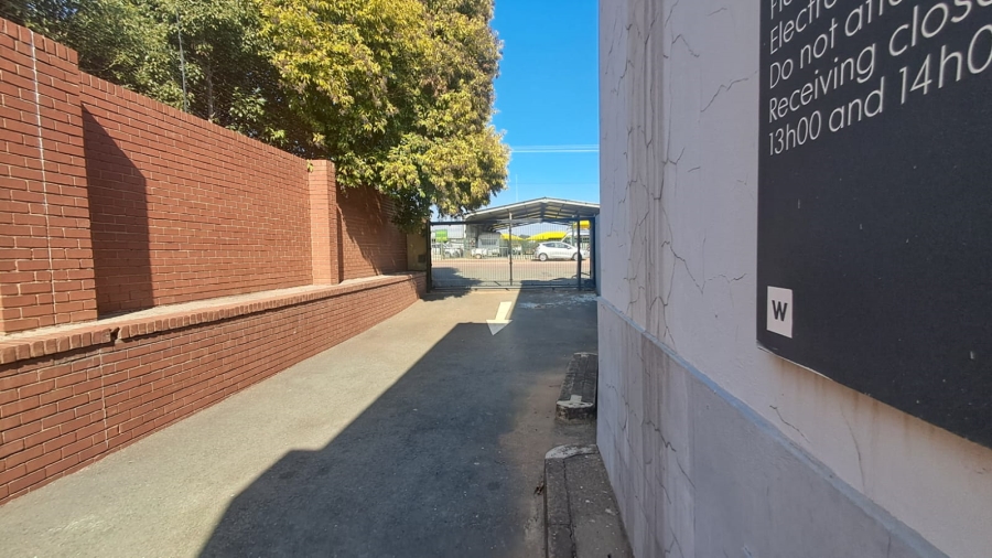 To Let Commercial Property for Rent in Waterkloof Ridge Gauteng