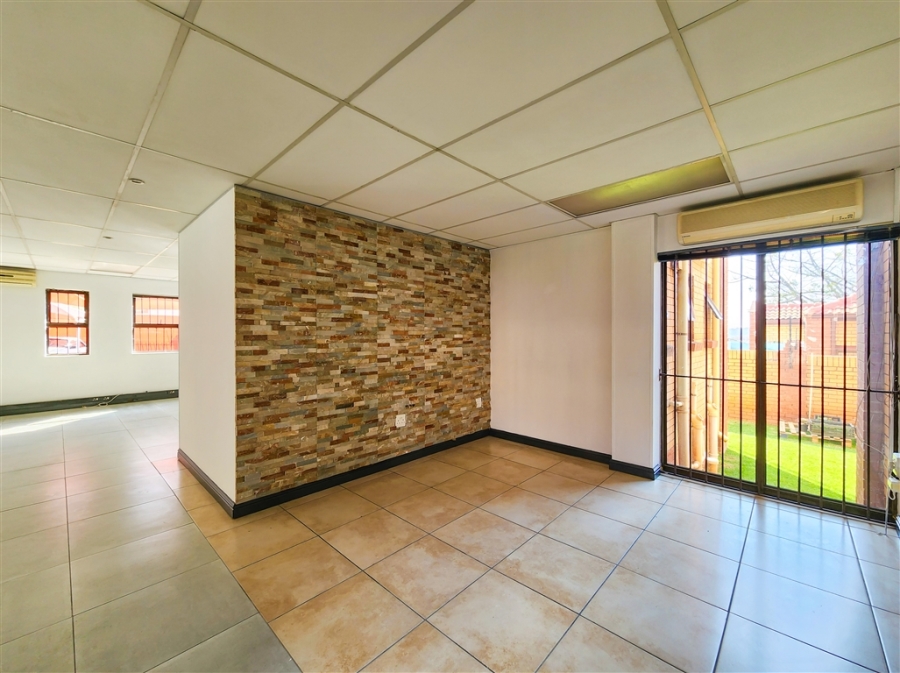 To Let Commercial Property for Rent in Allens Nek Gauteng