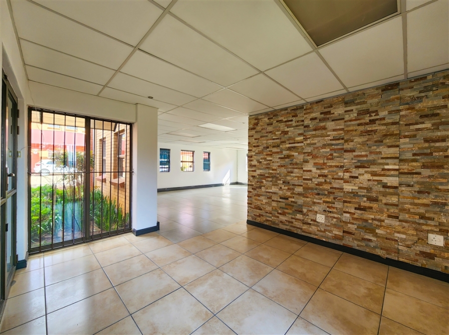 To Let Commercial Property for Rent in Allens Nek Gauteng
