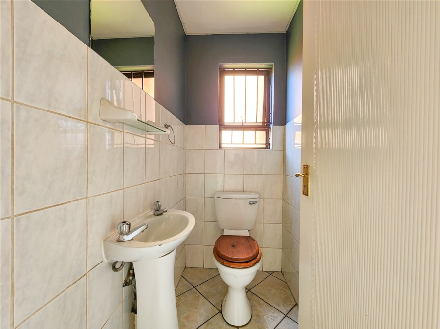 To Let Commercial Property for Rent in Allens Nek Gauteng