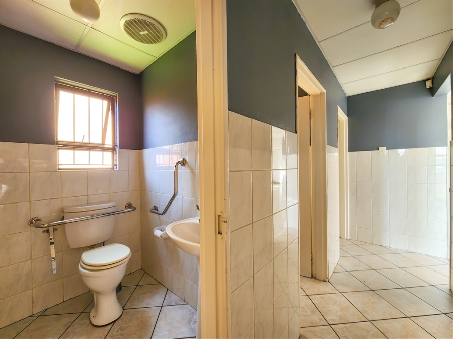 To Let Commercial Property for Rent in Allens Nek Gauteng