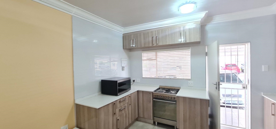 To Let 1 Bedroom Property for Rent in Buccleuch Gauteng