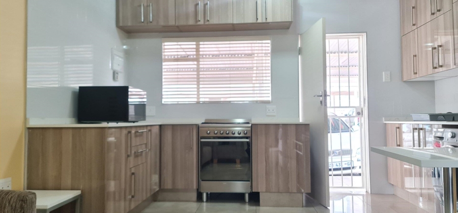 To Let 1 Bedroom Property for Rent in Buccleuch Gauteng