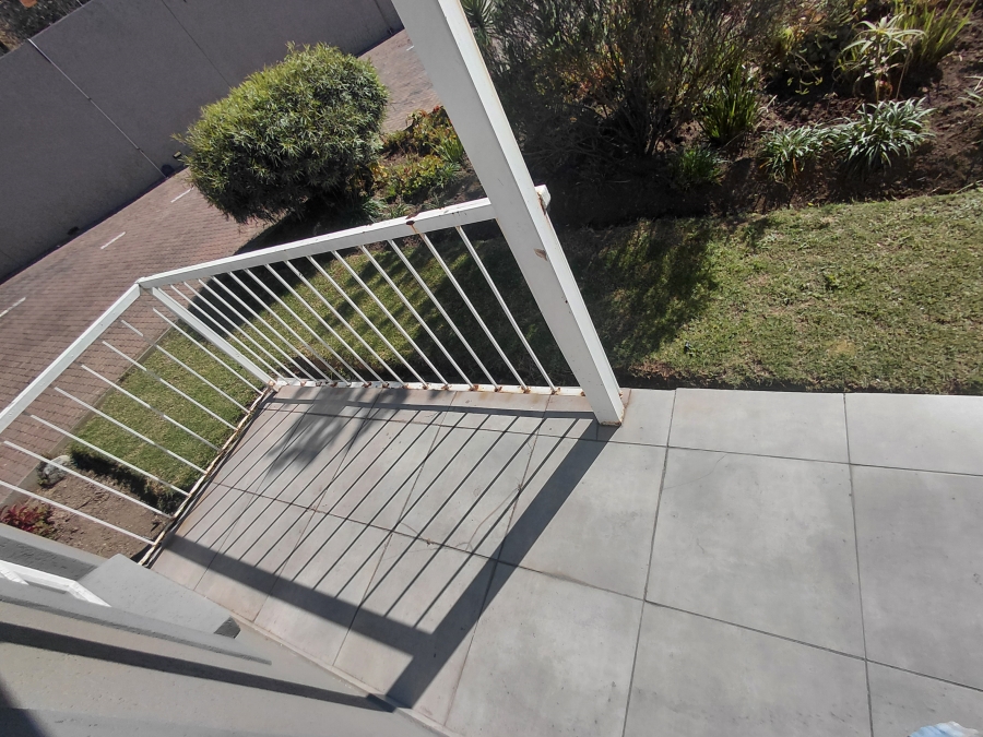 To Let 1 Bedroom Property for Rent in Buccleuch Gauteng