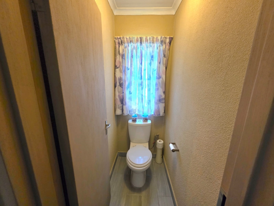 3 Bedroom Property for Sale in Heuweloord Gauteng