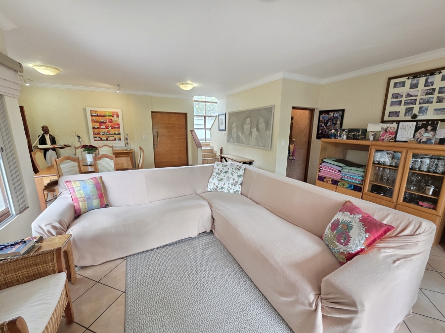 To Let 5 Bedroom Property for Rent in Woodhill Estate Gauteng