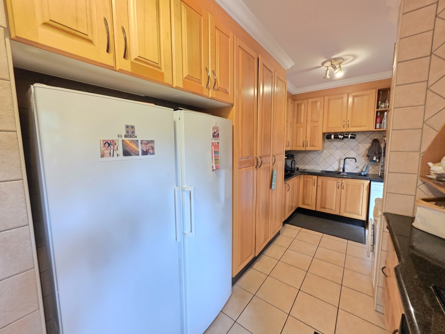 To Let 5 Bedroom Property for Rent in Woodhill Estate Gauteng