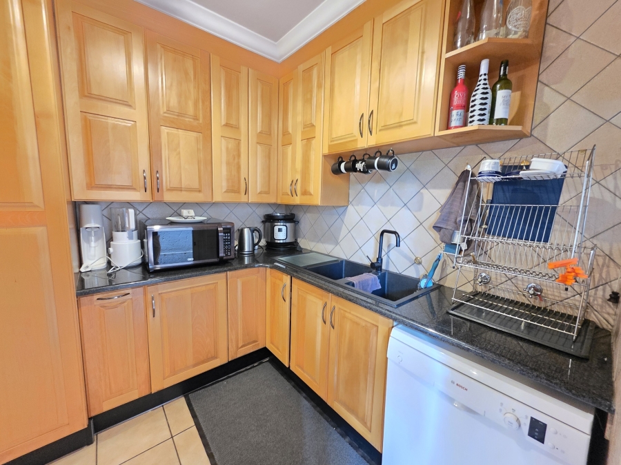To Let 5 Bedroom Property for Rent in Woodhill Estate Gauteng