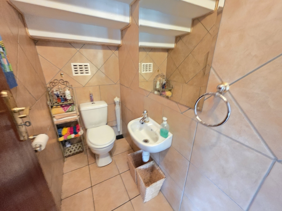 To Let 5 Bedroom Property for Rent in Woodhill Estate Gauteng