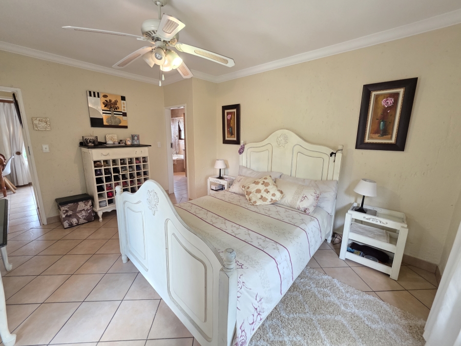 To Let 5 Bedroom Property for Rent in Woodhill Estate Gauteng