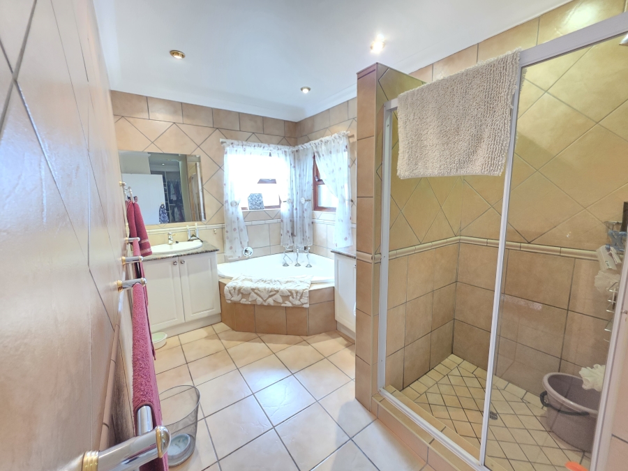 To Let 5 Bedroom Property for Rent in Woodhill Estate Gauteng
