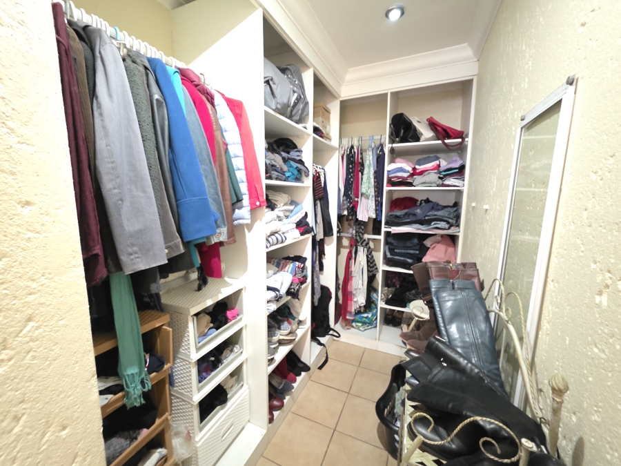 To Let 5 Bedroom Property for Rent in Woodhill Estate Gauteng