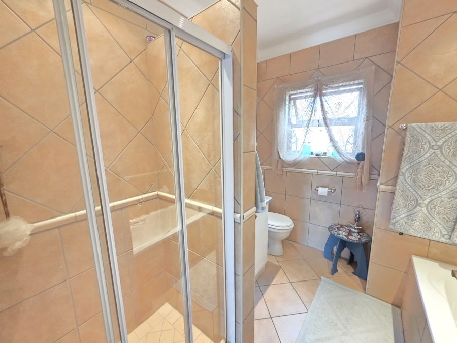 To Let 5 Bedroom Property for Rent in Woodhill Estate Gauteng