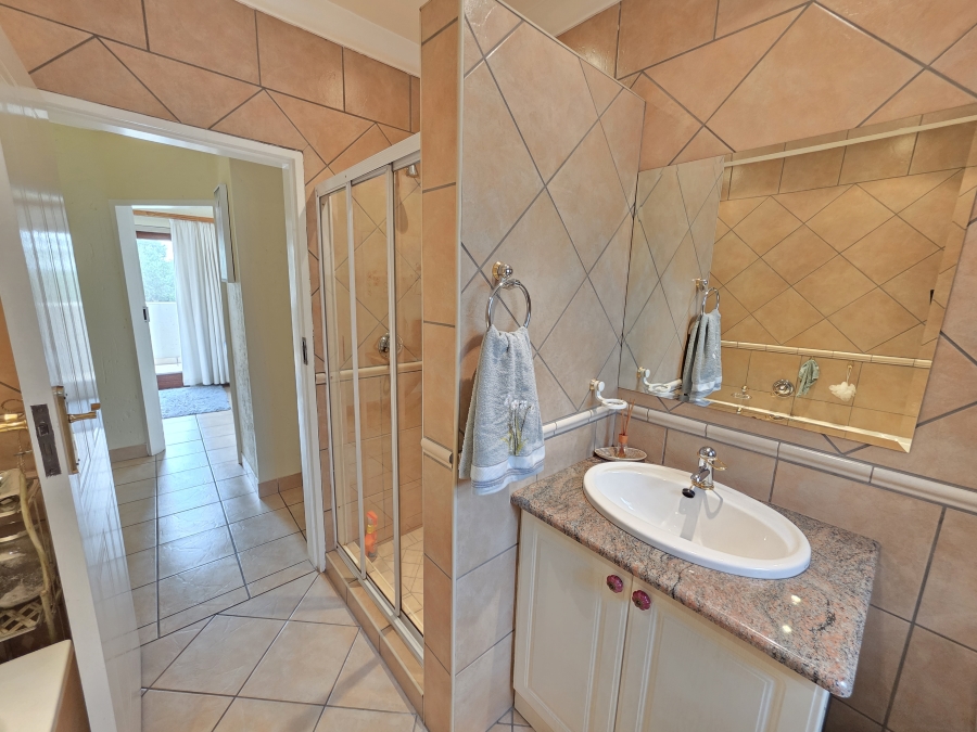 To Let 5 Bedroom Property for Rent in Woodhill Estate Gauteng