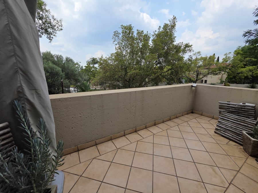 To Let 5 Bedroom Property for Rent in Woodhill Estate Gauteng