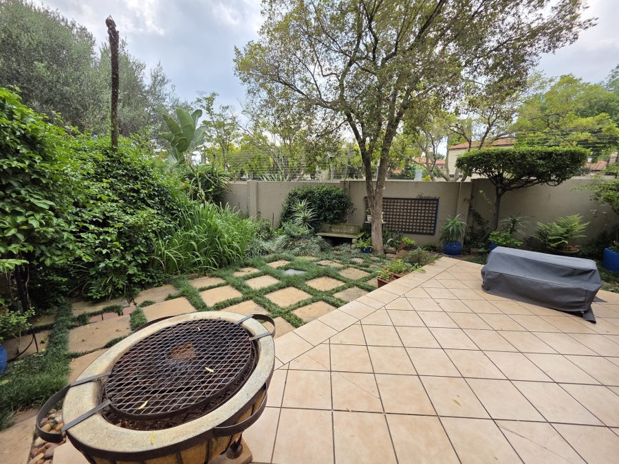 To Let 5 Bedroom Property for Rent in Woodhill Estate Gauteng