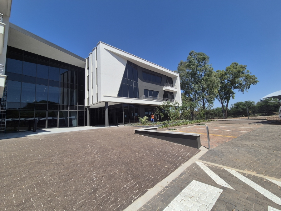 To Let Commercial Property for Rent in Die Hoewes Gauteng