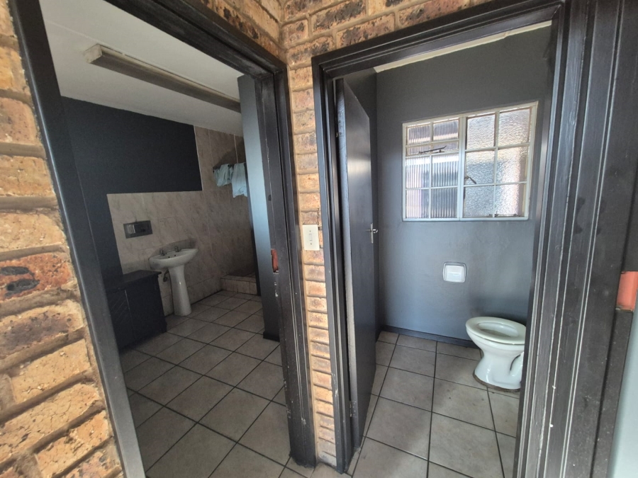 To Let Commercial Property for Rent in Hennops Park Industrial Gauteng