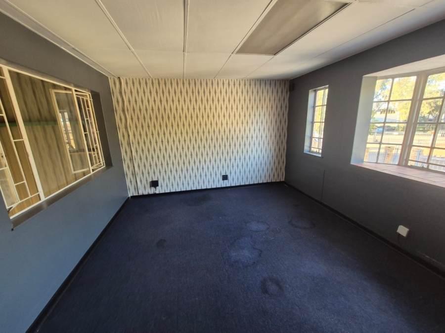 To Let Commercial Property for Rent in Hennops Park Industrial Gauteng