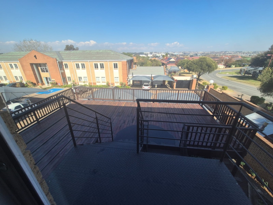 To Let Commercial Property for Rent in Corporate Park Gauteng
