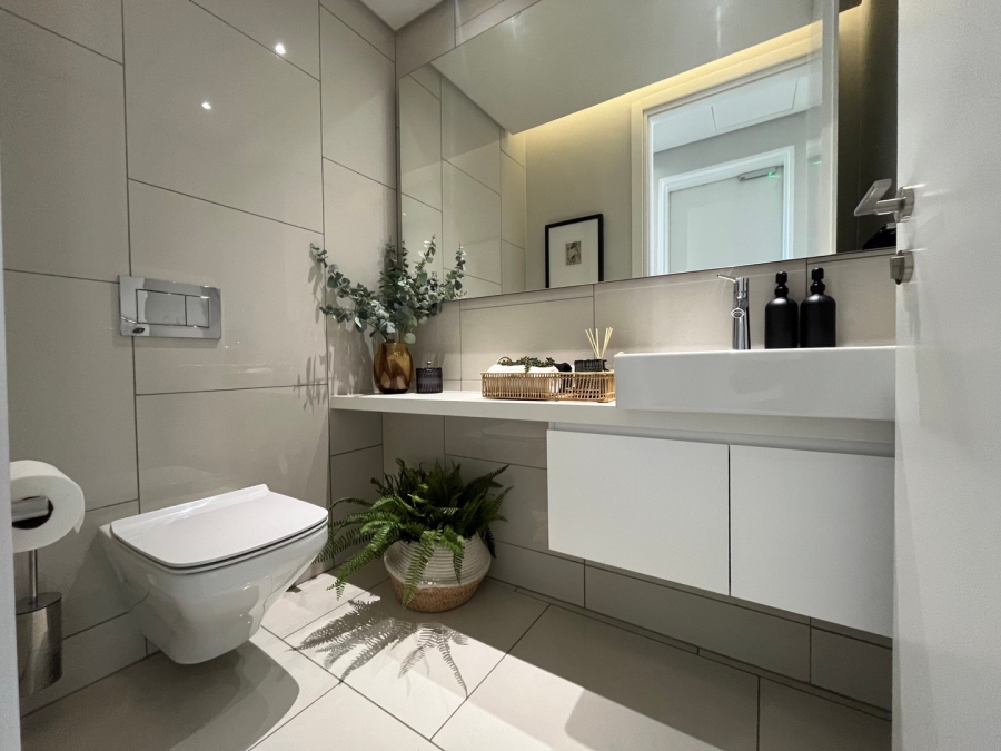 To Let 2 Bedroom Property for Rent in Sandhurst Gauteng