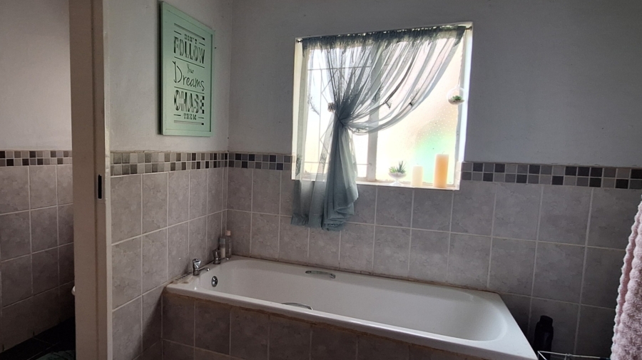 4 Bedroom Property for Sale in Vaalview Gauteng