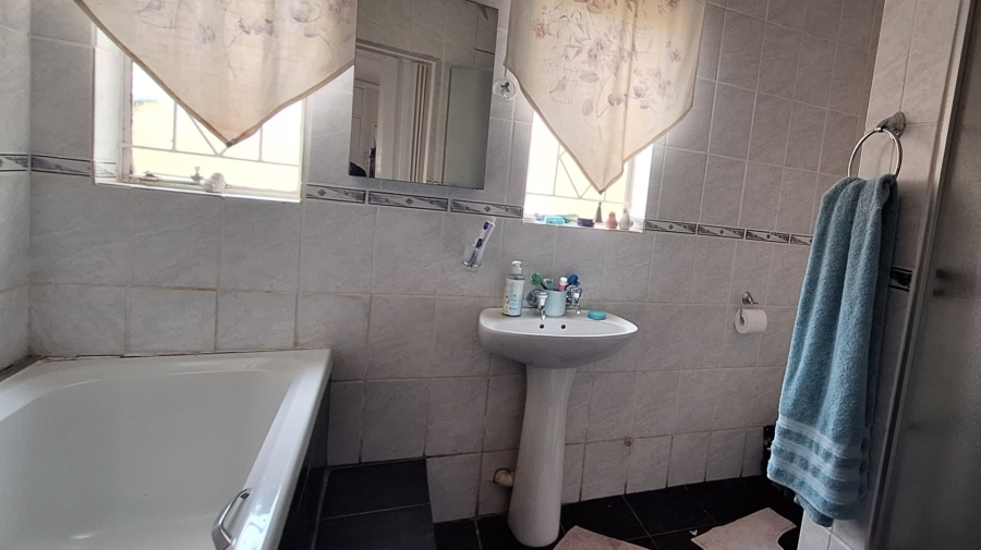 4 Bedroom Property for Sale in Vaalview Gauteng