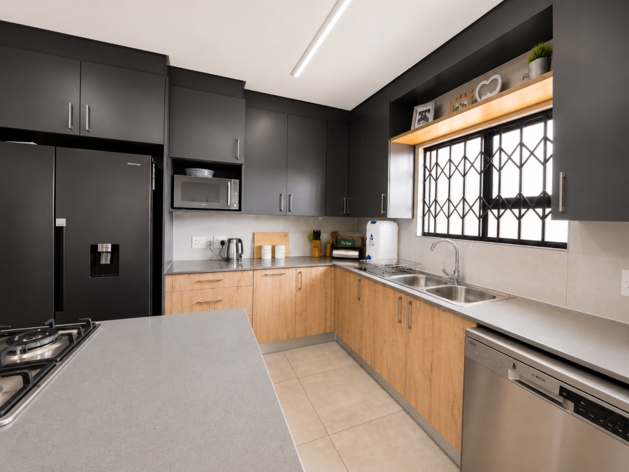 2 Bedroom Property for Sale in Die Hoewes Gauteng
