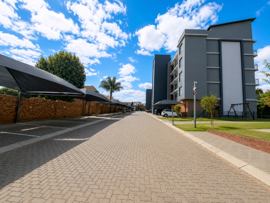 2 Bedroom Property for Sale in Die Hoewes Gauteng
