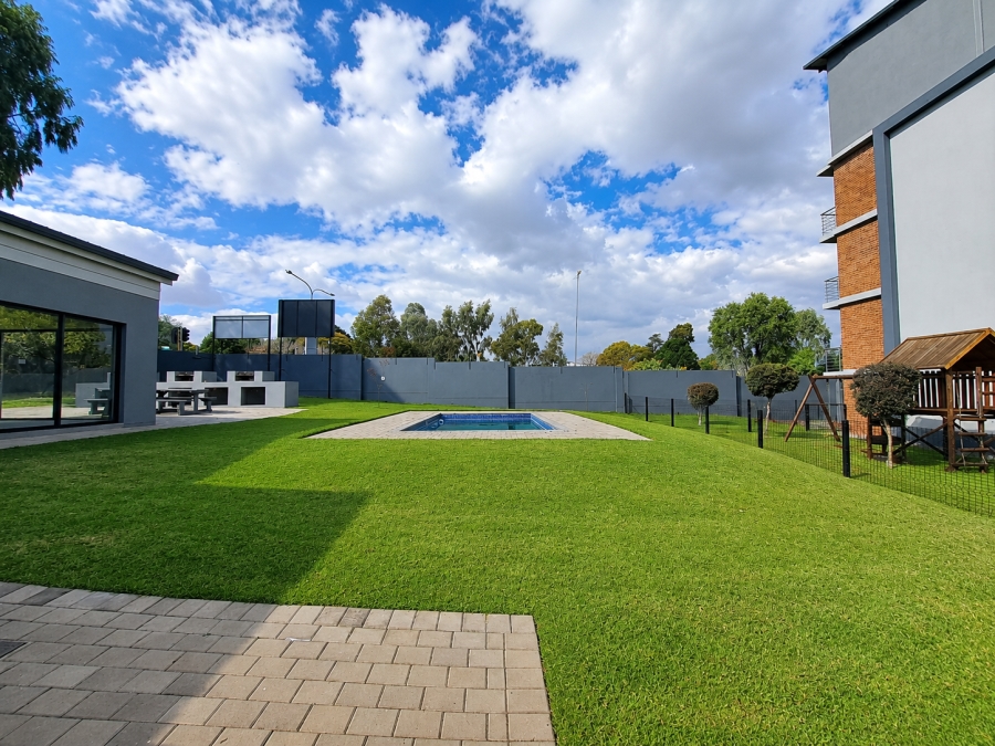 2 Bedroom Property for Sale in Die Hoewes Gauteng