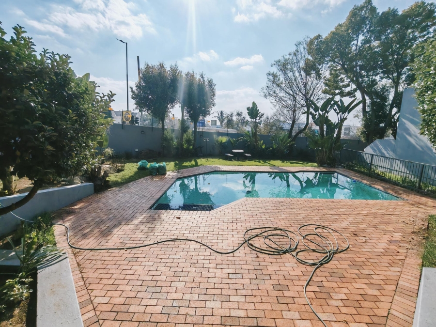 To Let 2 Bedroom Property for Rent in Morningside Gauteng